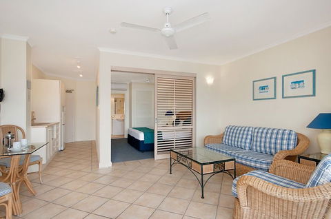 Macrossan House Boutique Holidays Apts - Nambucca Heads Accommodation 2
