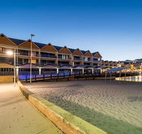 Dolphin Quay Apartment Hotel - Nambucca Heads Accommodation