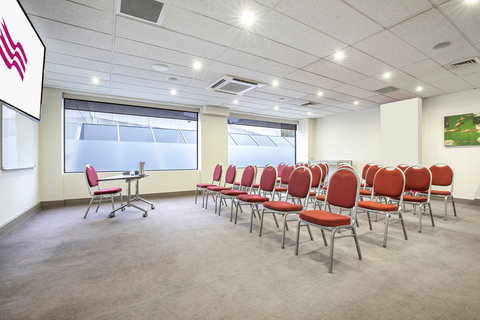 Crowne Plaza Canberra - Nambucca Heads Accommodation 9
