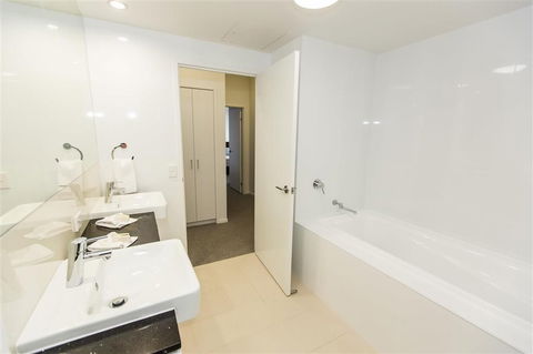 Gladstone Central Plaza Apartment Hotel - Nambucca Heads Accommodation 1