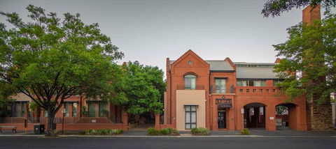 Majestic Old Lion Apartments - Nambucca Heads Accommodation 0