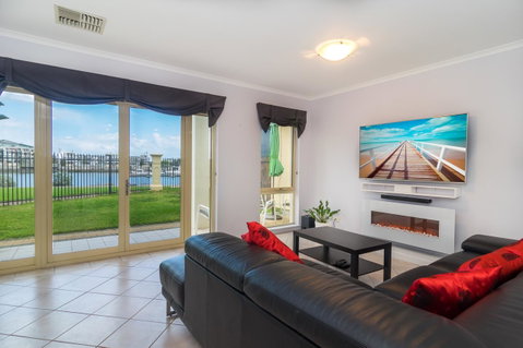 Port Adelaide Harbourside House - Nambucca Heads Accommodation 2