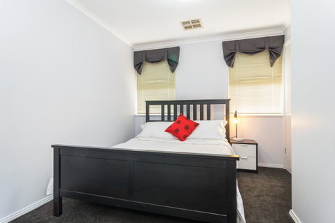 Port Adelaide Harbourside House - Nambucca Heads Accommodation 9