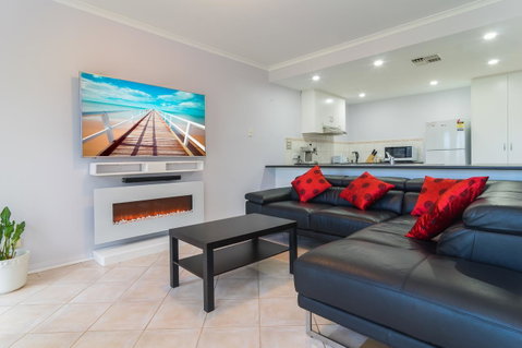 Port Adelaide Harbourside House - Nambucca Heads Accommodation 3