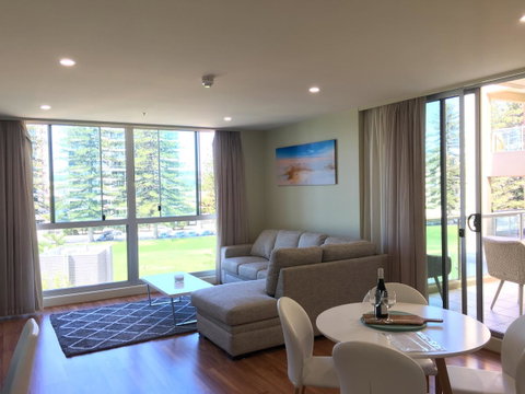 Beachside Luxury Apartments One & Two Bedroom In Beachfront Oaks Pier Building - Nambucca Heads Accommodation 3