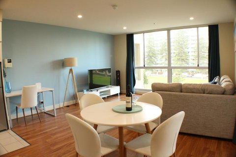 Beachside Luxury Apartments One & Two Bedroom In Beachfront Oaks Pier Building - Nambucca Heads Accommodation 0