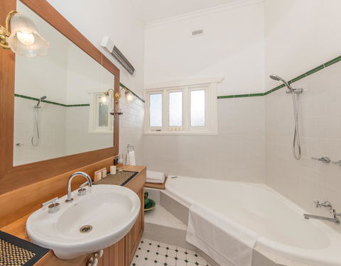 The Tudor House - Nambucca Heads Accommodation 15