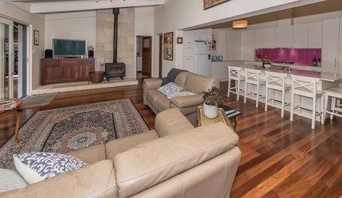 The Tudor House - Nambucca Heads Accommodation 5