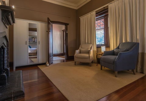 The Tudor House - Nambucca Heads Accommodation 3