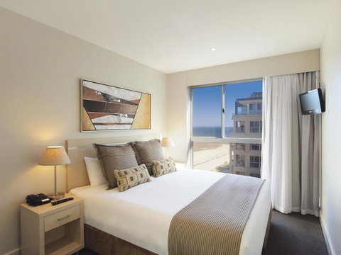 Oaks Glenelg Plaza Pier Suites - Nambucca Heads Accommodation 2
