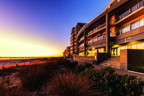 Oaks Glenelg Plaza Pier Suites - Nambucca Heads Accommodation 0