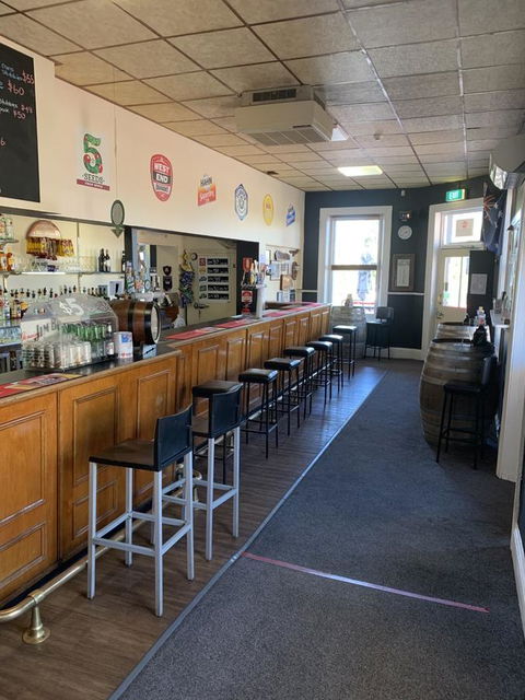 Commercial Hotel Morgan - Nambucca Heads Accommodation 3