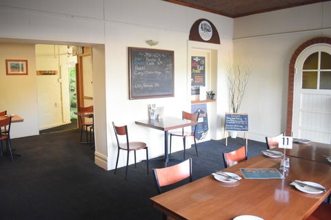 Commercial Hotel Morgan - Nambucca Heads Accommodation 5
