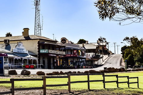 Commercial Hotel Morgan - Nambucca Heads Accommodation 1
