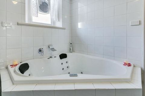 \'THE CHURCH\' Guest Home, Gawler Barossa Region - Nambucca Heads Accommodation 6