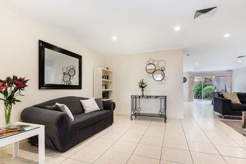 Adelaide Style Accommodation-Close To City-North Adelaide-3 Bdrm- FREE Parking - Nambucca Heads Accommodation 5
