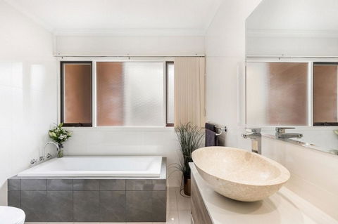 Adelaide Style Accommodation-Close To City-North Adelaide-3 Bdrm- FREE Parking - Nambucca Heads Accommodation 13