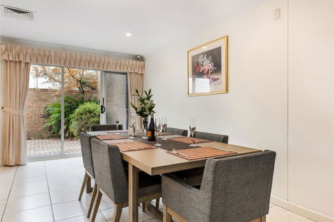 Adelaide Style Accommodation-Close To City-North Adelaide-3 Bdrm- FREE Parking - Nambucca Heads Accommodation 4
