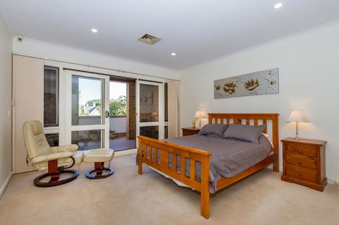 Adelaide Style Accommodation-Close To City-North Adelaide-3 Bdrm- FREE Parking - Nambucca Heads Accommodation 3