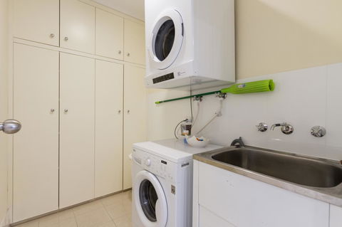 Adelaide Style Accommodation-Close To City-North Adelaide-3 Bdrm- FREE Parking - Nambucca Heads Accommodation 32