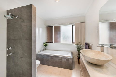 Adelaide Style Accommodation-Close To City-North Adelaide-3 Bdrm- FREE Parking - Nambucca Heads Accommodation 10