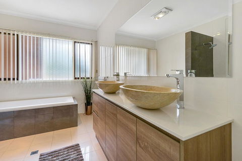 Adelaide Style Accommodation-Close To City-North Adelaide-3 Bdrm- FREE Parking - Nambucca Heads Accommodation 12