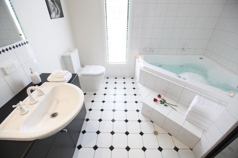 Wine And Roses Bed And Breakfast - Nambucca Heads Accommodation 11