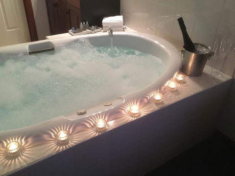 Wine And Roses Bed And Breakfast - Nambucca Heads Accommodation 24