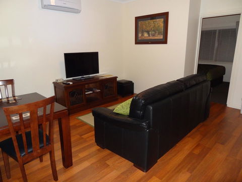 Hahndorf Oak Tree Cottages - Nambucca Heads Accommodation 5
