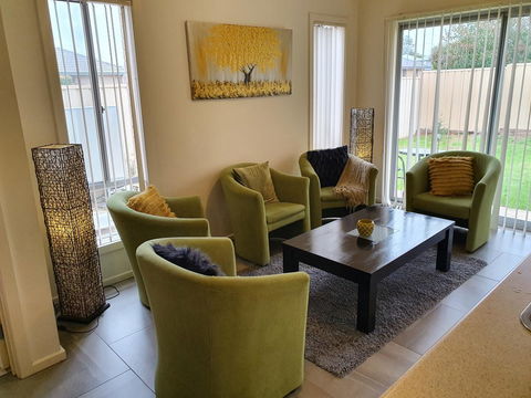 Explore Adelaide, Gawler, The Barossa And Clare Valleys All-in-one - Nambucca Heads Accommodation 1