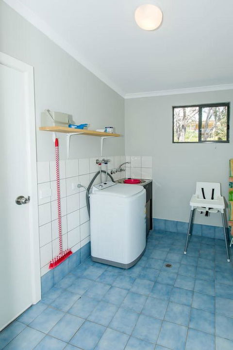 Desert Pea - Nambucca Heads Accommodation 12