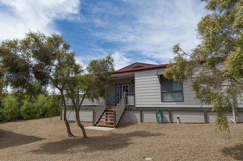 Desert Pea - Nambucca Heads Accommodation 11