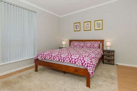 Desert Pea - Nambucca Heads Accommodation 8