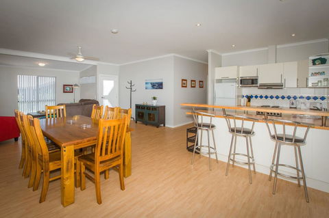 Desert Pea - Nambucca Heads Accommodation 5