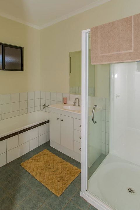 Desert Pea - Nambucca Heads Accommodation 13
