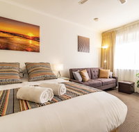 Ocean Sunset Glenelg Central Studios - Nambucca Heads Accommodation