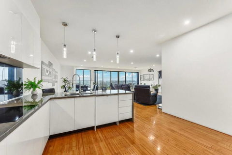 BENGALEE EXECUTIVE TOWNHOUSE- MODERN & STYLISH - Nambucca Heads Accommodation 7