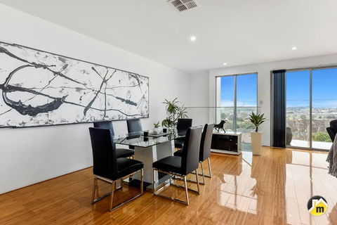 BENGALEE EXECUTIVE TOWNHOUSE- MODERN & STYLISH - Nambucca Heads Accommodation 13