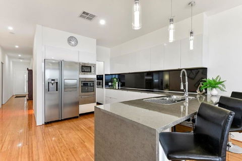 BENGALEE EXECUTIVE TOWNHOUSE- MODERN & STYLISH - Nambucca Heads Accommodation 4