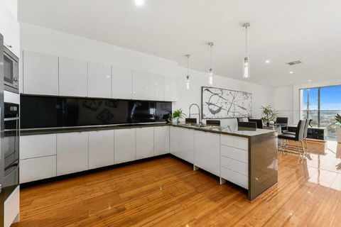 BENGALEE EXECUTIVE TOWNHOUSE- MODERN & STYLISH - Nambucca Heads Accommodation 10