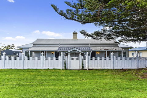 Railway Cottage In Beachport - Nambucca Heads Accommodation 4