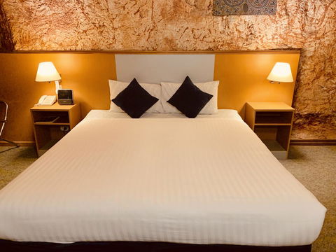 Desert Cave Hotel - Nambucca Heads Accommodation 1