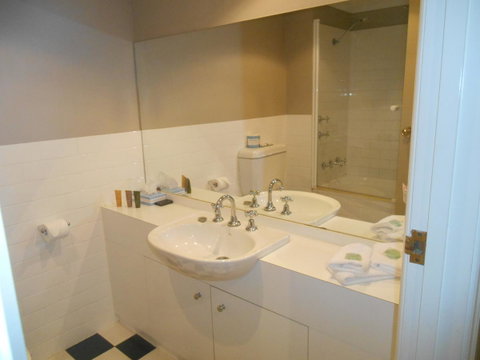 St Francis Winery - Nambucca Heads Accommodation 10