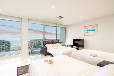 Glenelg Skyline Beachfront Penthouse, Adelaide - Nambucca Heads Accommodation 13
