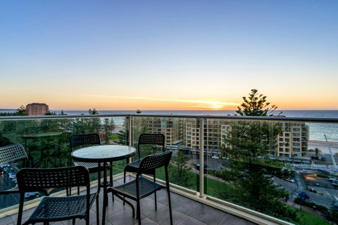Glenelg Skyline Beachfront Penthouse, Adelaide - Nambucca Heads Accommodation 2