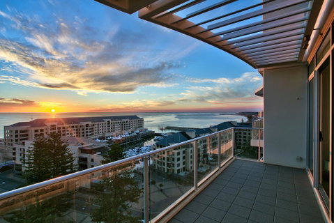 Glenelg Skyline Beachfront Penthouse, Adelaide - Nambucca Heads Accommodation 1