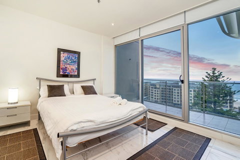 Glenelg Skyline Beachfront Penthouse, Adelaide - Nambucca Heads Accommodation 14