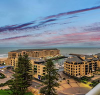 Glenelg Skyline Beachfront Penthouse Adelaide - Nambucca Heads Accommodation