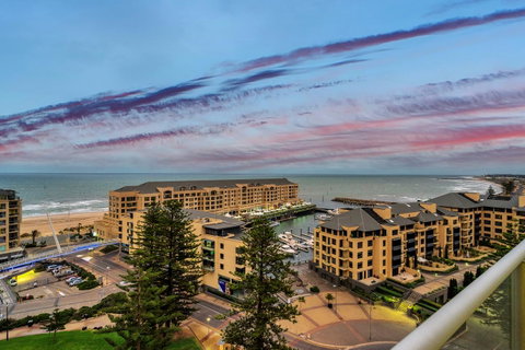 Glenelg Skyline Beachfront Penthouse, Adelaide - Nambucca Heads Accommodation 0