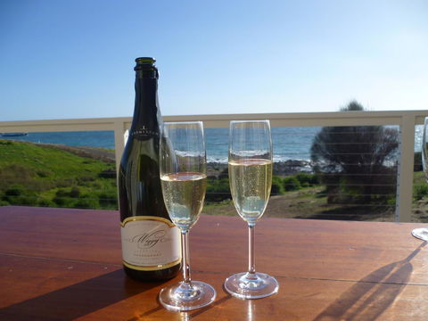 Ashendens At Penneshaw - Nambucca Heads Accommodation 7